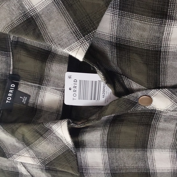Torrid Olive and White Plaid Oversizes Women Shirt - Picture 4 of 9